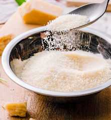 Queijo parmesão ralado