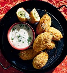 Chicken jalapeno party poppers