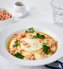 Purée de Pommes de Terre au Babeurre avec des Oeufs Pochés et Crevettes