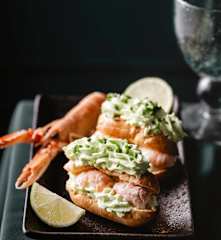 Mini-éclairs aux langoustines et chantilly wasabi
