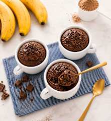 Bolo de chocolate proteico na caneca