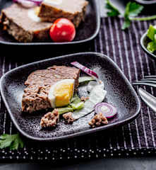 Terrina de carne con huevo duro