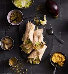 Wrap integral com sobras de peru e beringela