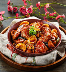 Braised Chicken With Abalone and Chestnuts