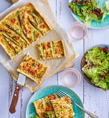 Quiche aux oignons verts et truite fumée