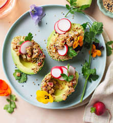 Aguacate con tartar de atún