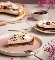 Tarta czekoladowa z bitą śmietaną