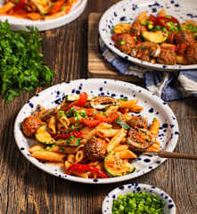 Makaron w sosie pomidorowo-ziołowym