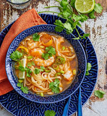 Bouillon Tom Yam aux crevettes et citron vert, nouilles de riz