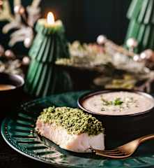 Cabillaud en croûte d’herbes, sauce beurre blanc et purée de topinambour