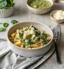 Sos z kurczakiem i szpinakiem