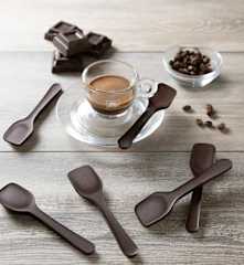 Cucchiaini di cioccolato e caffè