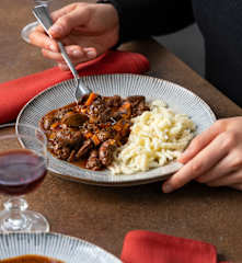 Hühnerherzragout in Madeirasauce mit Spätzle
