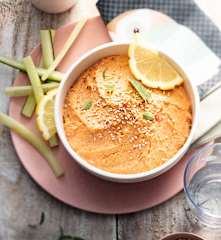 Babyfreundlicher Hummus mit gerösteten Roten Paprikaschoten