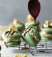 Dubai pistachio macarons