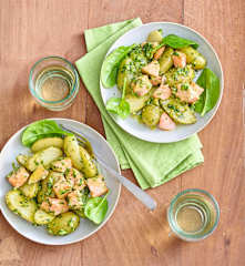 Salade de pommes de terre, pesto d’épinards et saumon vapeur