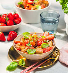 Panzanella mit Erdbeerdressing
