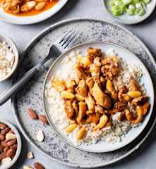 Chicken with almonds