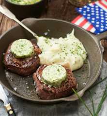Fillet mignon con puré de patata rústico y espinacas a la crema - EEUU