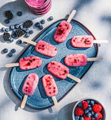 Joghurt-Beeren-Eis am Stiel