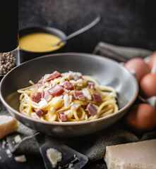 奶油培根義大利麵