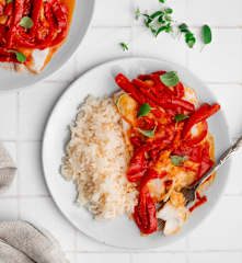 Pescado con peperonata y arroz (dieta antiinflamatoria)