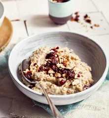 Owsianka migdałowa z żurawiną