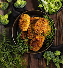 Kotlety z jajek z brokułem i serem