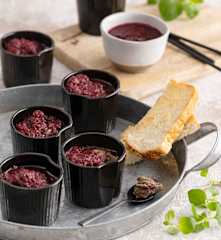 Mus z wątróbki z konfiturą wiśniową