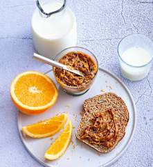 Pâte à tartiner aux pruneaux, aux amandes et à l'orange