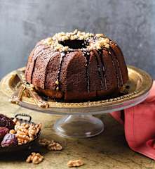 Dattelkuchen mit Walnüssen (كعكة التمر الطرية بالجوز)