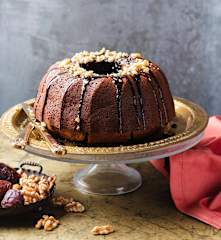 Bolo de tâmaras com nozes