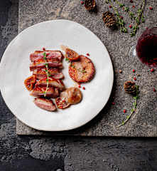 Magret de pato con foie y salsa de Pedro Ximénez