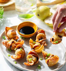 Wonton de pera y gorgonzola