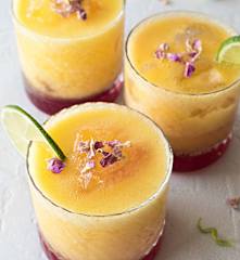 Ponche de ron, coco y mango