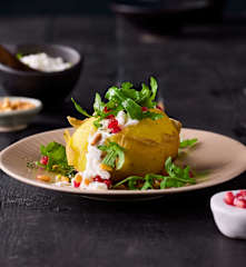 Ofenkartoffeln mit Feta und Granatapfelkernen