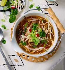 Vietnamesische Nudelsuppe mit Rindfleisch