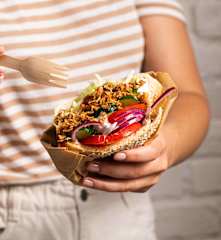 Bułka z mięsem drobiowym (Knysza)