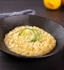 Risoto ao limone com abobrinhas no vapor