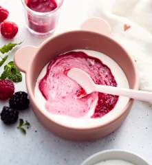 Composta di frutta rossa con yogurt