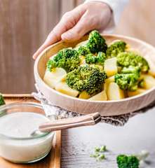 Brocoli et pommes de terre à la sauce au bleu