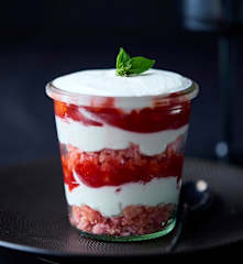 Verrines fraises et biscuits roses de Reims