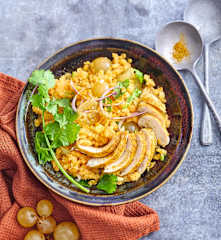 Salade de lentilles corail au poulet et aux raisins blancs
