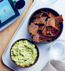 Houmous de courgette, chips de sarrasin