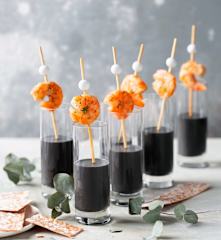 Vichyssoise negra con langostinos