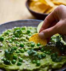 Guacamole picante de guisantes