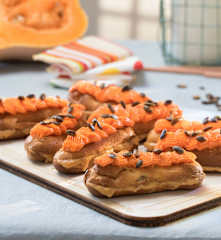 Eclairs de crema de calabaza con frosting de mantequilla a la naranja