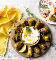 Hojas de parra rellenas de arroz (dolmas)