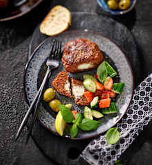 Pljeskavica (gefüllte Hacksteaks)