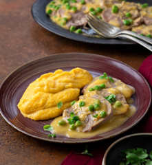 Kalbszunge mit Erdäpfel-Gemüse-Püree